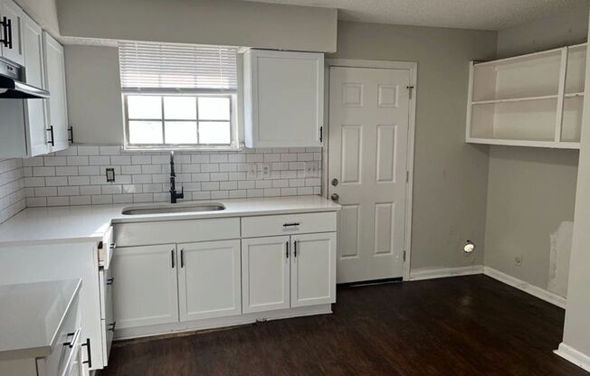 2 beds, 1 bath, 768 sqft, $1,299, Unit Village Trail 3638