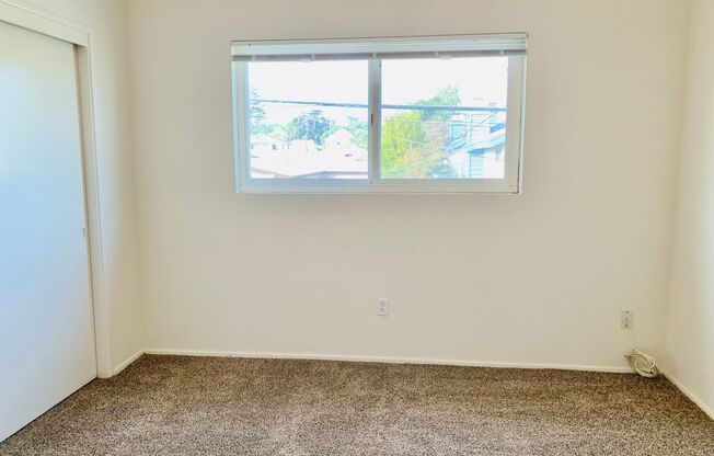 2 beds, 1 bath, $2,595, Unit 1954 1/2 Oliver Avenue