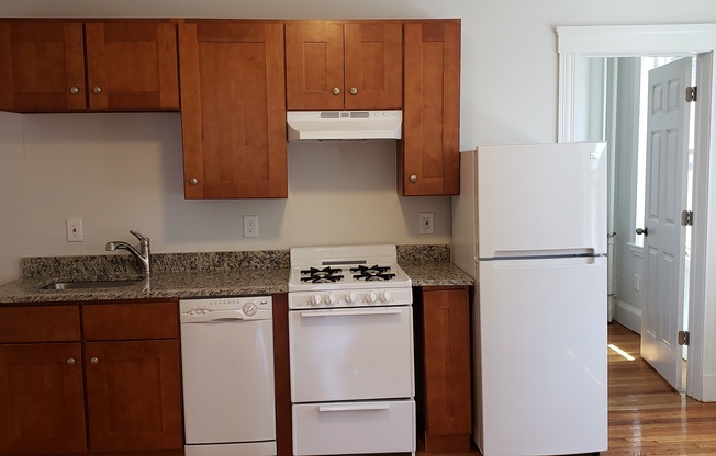 2 beds, 1 bath, $3,000, Unit 27