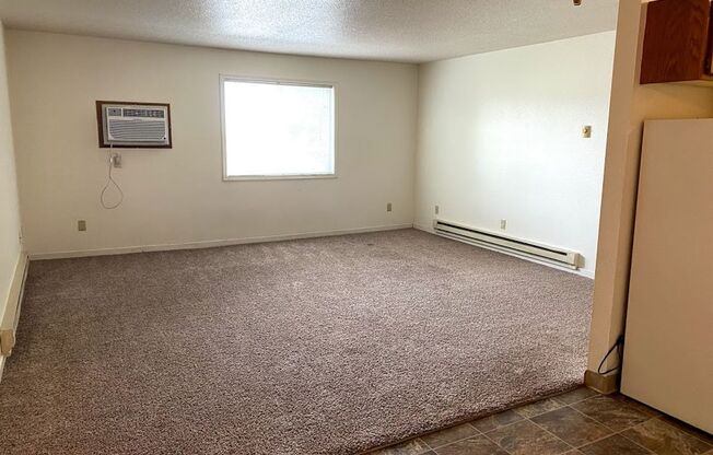 3 beds, 2 baths, 1,035 sqft, $945, Unit 1929-26