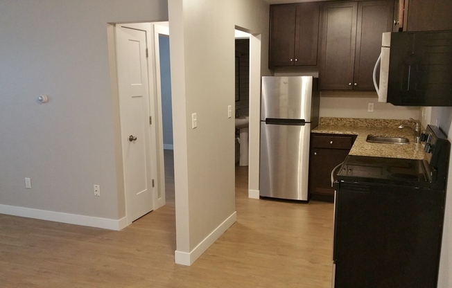 1 bed, 1 bath, $950, Unit 115