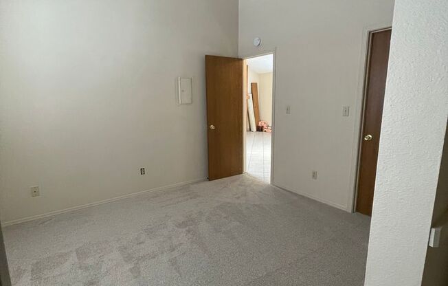2 BED/1 BATH TOWNHOME IN WESTMINSTER AVAILABLE NOW!