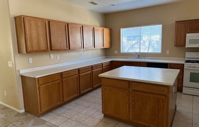 Beautiful Home for Rent in Tolleson! **NEW CARPET**