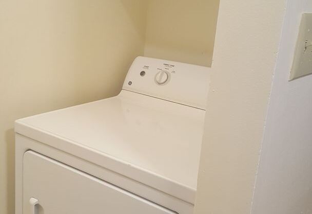 2 beds, 1 bath, 903 sqft, $1,800, Unit 1013 C #2B