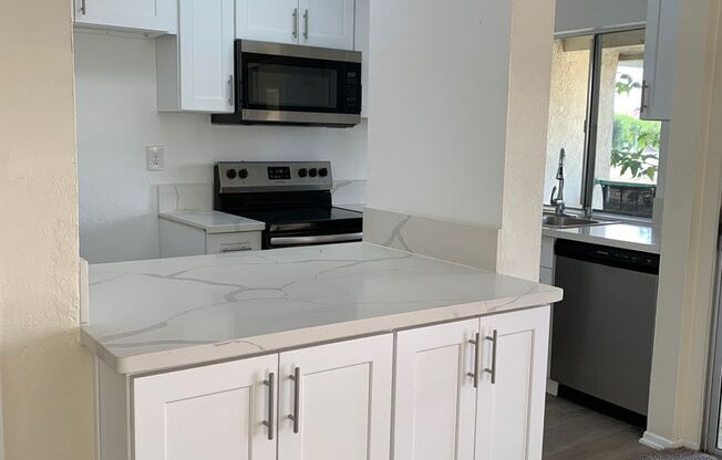 2 beds, 1 bath, 876 sqft, $2,595, Unit C210