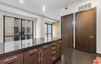 655 S Hope St Unit 1404