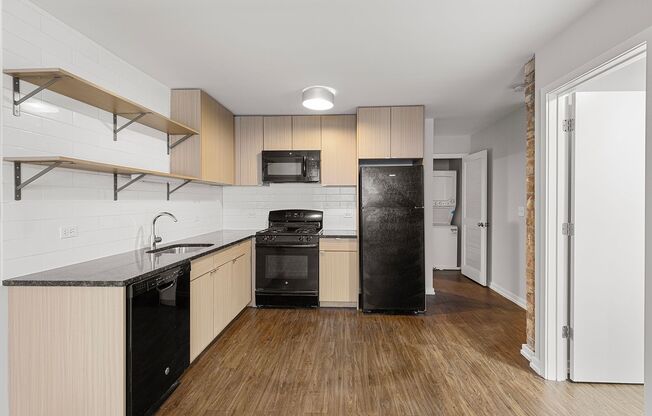 2 beds, 1 bath, 656 sqft, $2,450, Unit 303