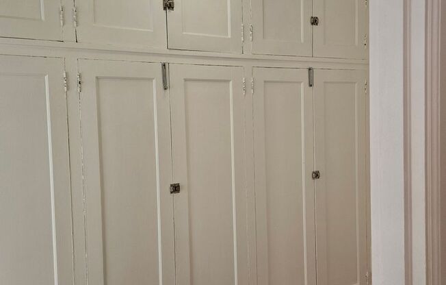 Studio, 1 bath, 337 sqft, $1,249, Unit 29