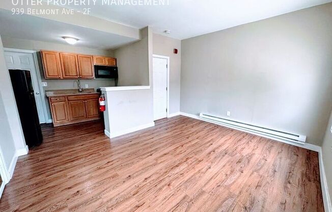 939 BELMONT AVE