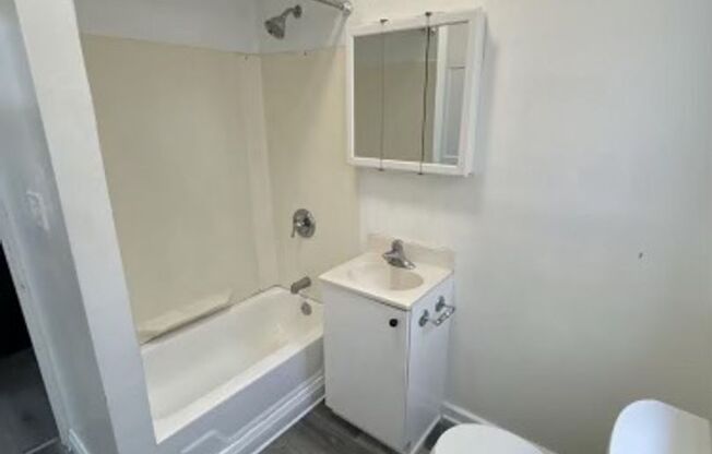 2 beds, 1 bath, $1,400