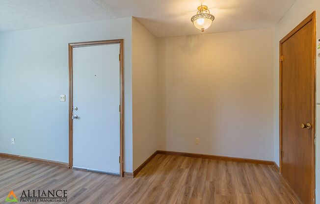 2 beds, 1 bath, 832 sqft, $830, Unit 10