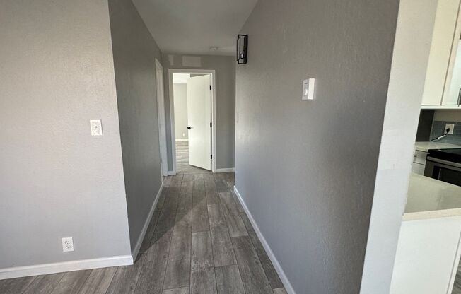 2 beds, 1 bath, $1,600, Unit APARTMENT 214