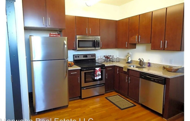 2 beds, 1 bath, 660 sqft, $995, Unit Apt #2