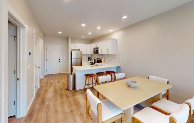 2 beds, 1 bath, 719 sqft, $2,750, Unit 212