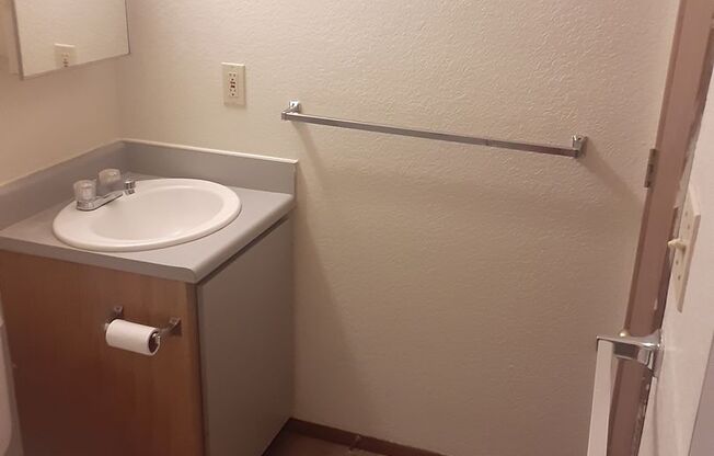 2 beds, 1 bath, 703 sqft, $995, Unit 1121-301