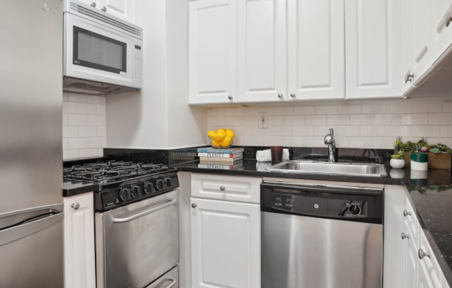 2 beds, 1 bath, $4,600, Unit 6K