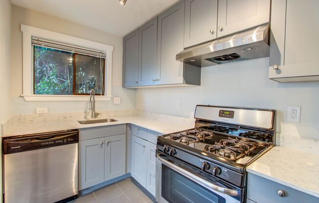 1418 On Queen Anne Apartments