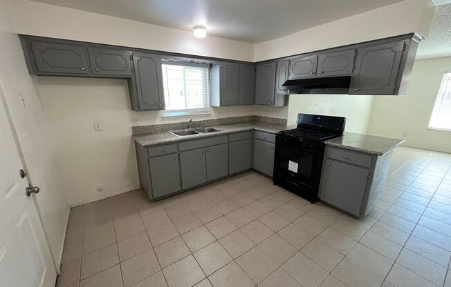 3 beds, 2 baths, 1,200 sqft, $1,650