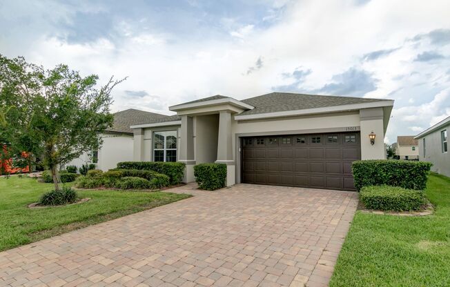 Beautiful 3bed/2bath home located at John's Lake Pointe in Winter Garden!!