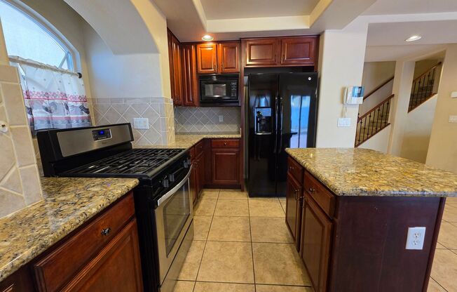 4 beds, 3 baths, $2,600