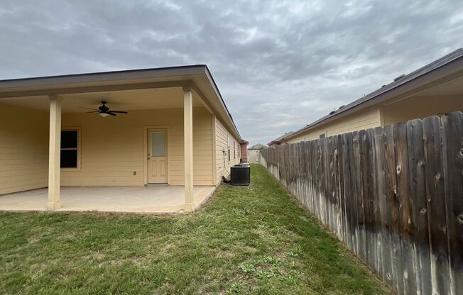 3 beds, 2 baths, $1,250, Unit 1115 Renee Way