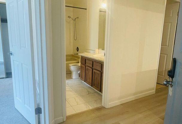 Renovated 2 Bed Kirkland Condo in Salishan Condos
