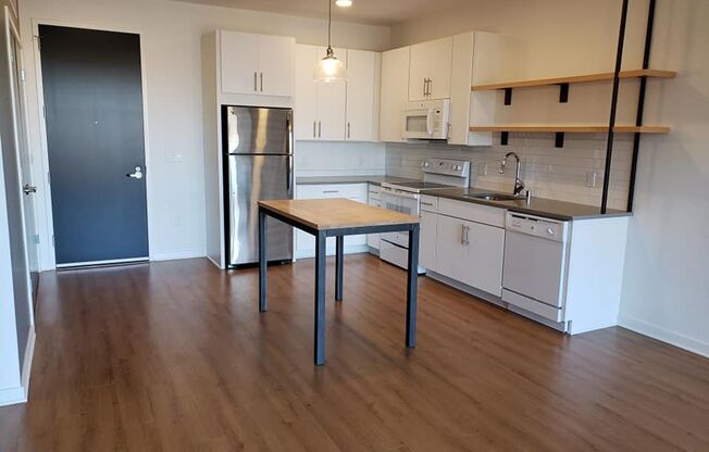 1 bed, 1 bath, 667 sqft, $1,595, Unit 210