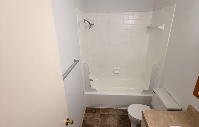 2 beds, 1.5 baths, 1,050 sqft, $1,150, Unit #57