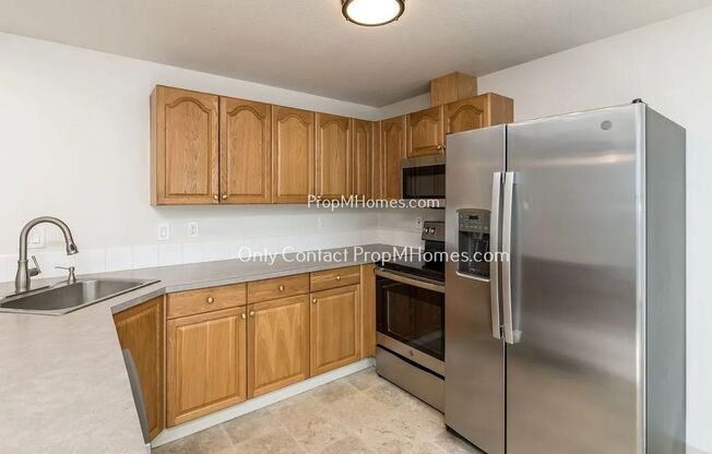 3 beds, 2.5 baths, $2,399, Unit 5228 SE Hull Avenue