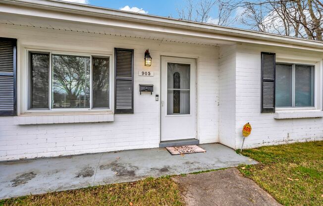 Freshly renovated 2 Bed 1 Bath in Clarksville!