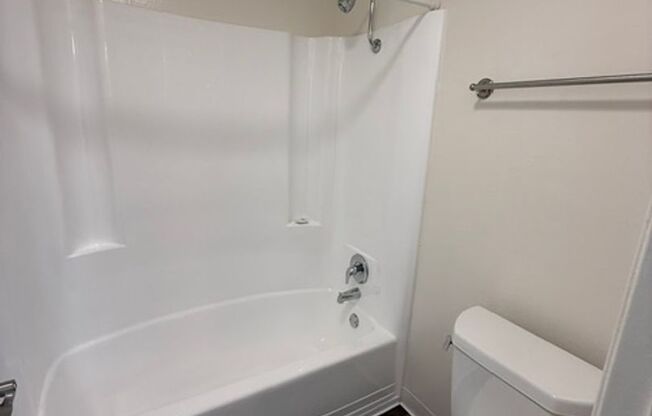 2 beds, 1 bath, 910 sqft, $2,525, Unit Q013