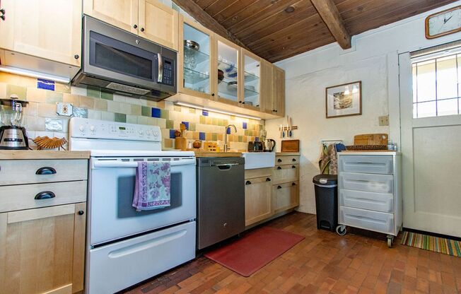 Temporary, Furnished Rental!