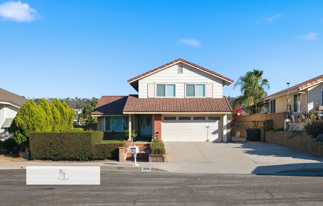 Beautiful Remodeled 4-Bedroom Home in a Golf Course Community!