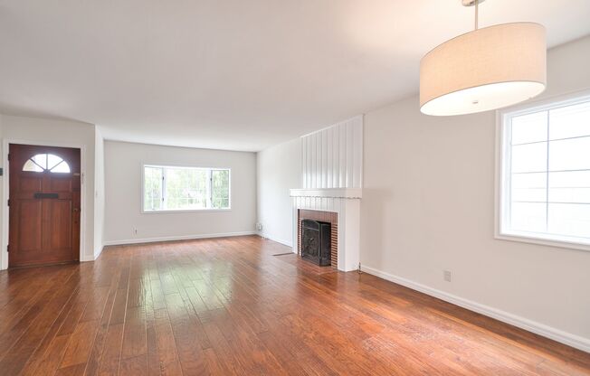 Spacious Four Bedroom Home in Manhattan Beach Hill Section!