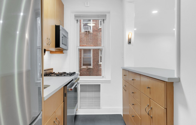 76 15 35 AVE