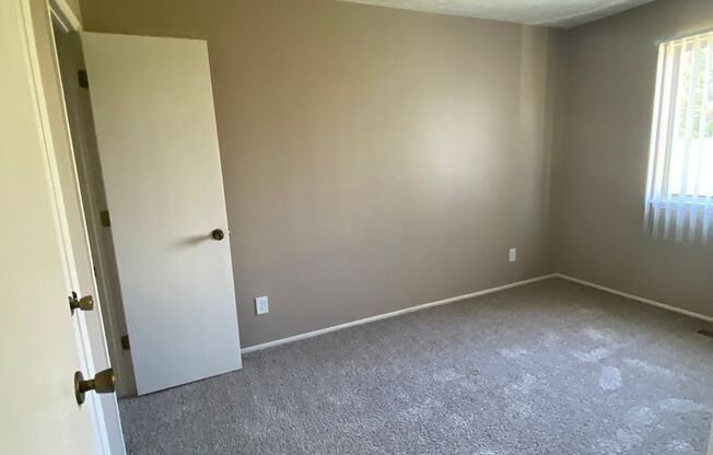 2 beds, 1 bath, 869 sqft, $1,139, Unit 2914B