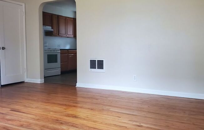 2 beds, 1 bath, $1,200