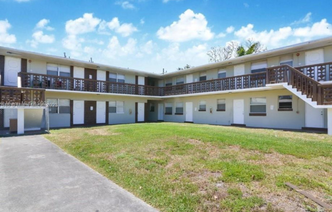 1 bed, 1 bath, 650 sqft, $1,550, Unit 105