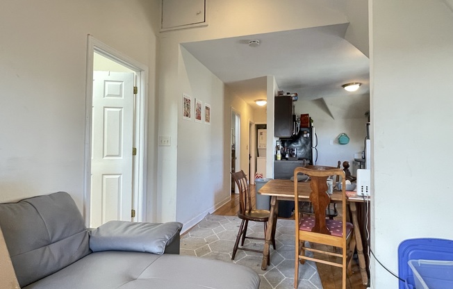 3 beds, 1 bath, $5,100, Unit 3