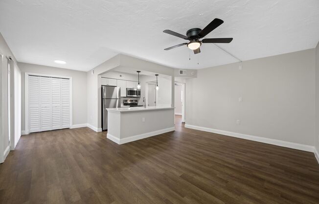 2 beds, 1 bath, 740 sqft, $1,595, Unit 202