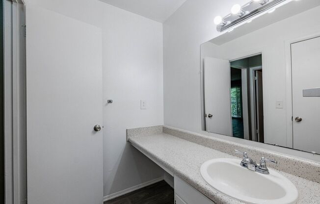 1 bed, 1 bath, 672 sqft, $1,100, Unit 2298-11