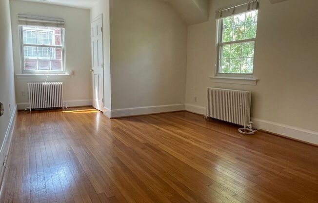 4 beds, 2.5 baths, $5,750