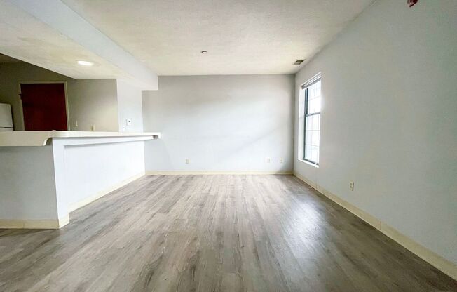 2 beds, 1 bath, 900 sqft, $850, Unit 4