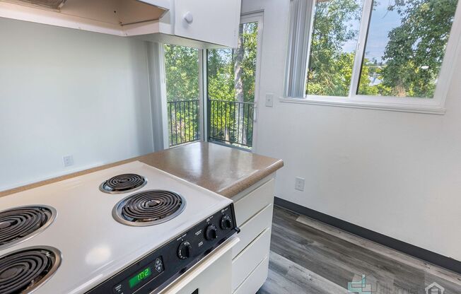 2 beds, 1 bath, 702 sqft, $1,550, Unit 33