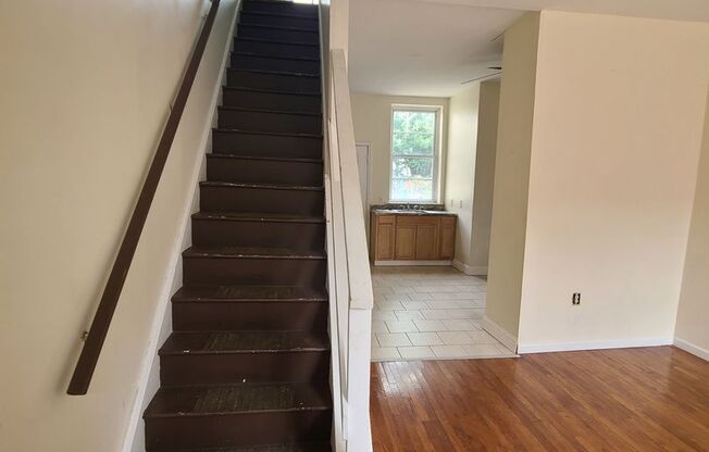 HUGE 3 BED 2 bath NEAR TEMPLE UNIVERSITY SEPTEMBER 10