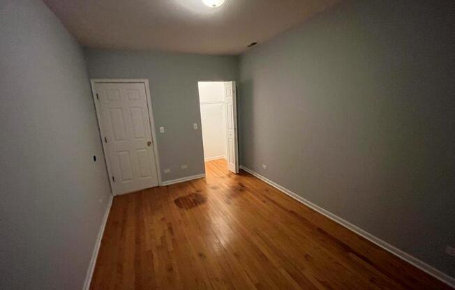 2314 W ROSEMONT