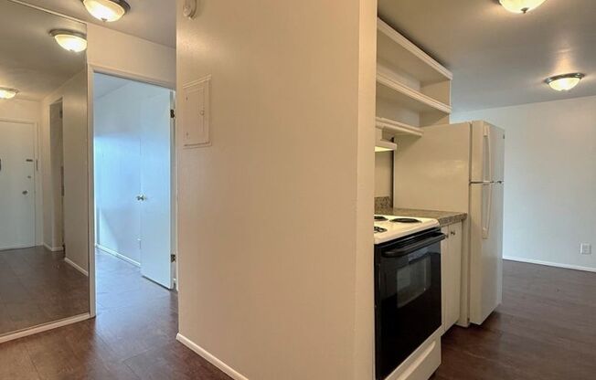 2 beds, 1 bath, 619 sqft, $1,875, Unit 205