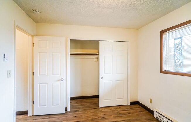 2 beds, 1 bath, 800 sqft, $1,175, Unit 819