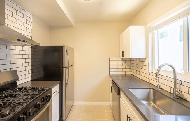 1 bed, 1 bath, 600 sqft, $1,920, Unit 14