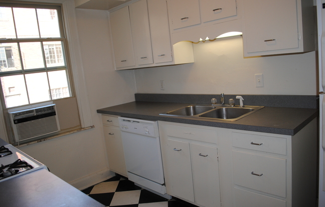 3 beds, 1 bath, 1,600 sqft, $1,995, Unit 19